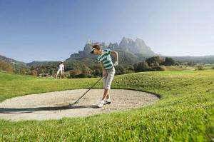 איך לגרוף בונקרים של חול במגרש גולף