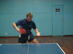 Το Backhand Sidespin Serve στο επιτραπέζιο τένις
