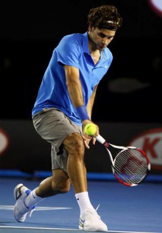 Rodžera Federera " backhand" — šūpoles vidusdaļa